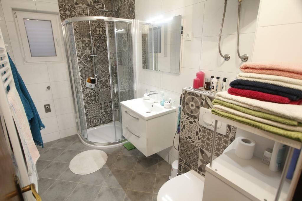 Apartmani Volga Petrčane Extérieur photo